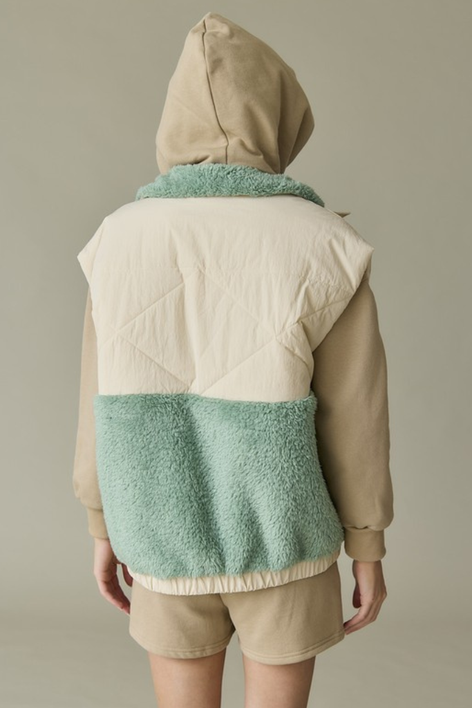 On The Spot Fleece Vest - Cream/Sage