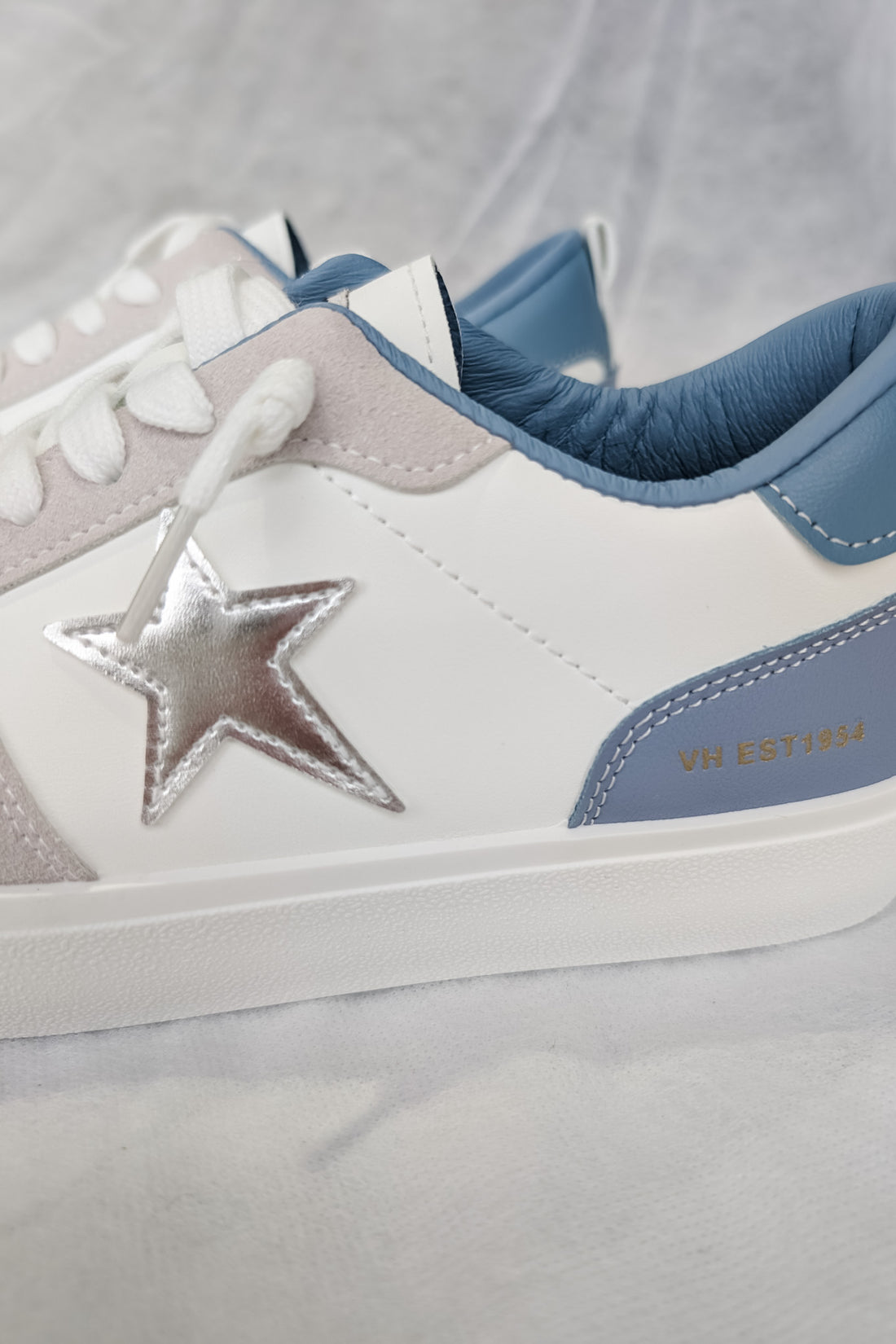 VH Aura 16 Sneaker - Sky Blue