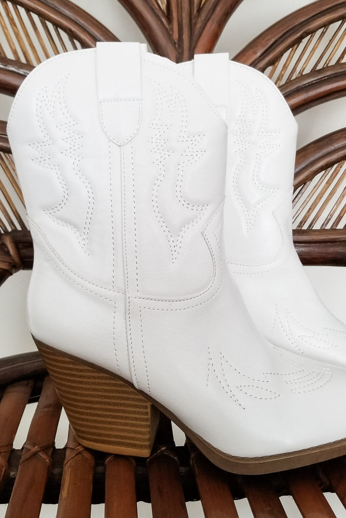 Getting Rowdy Cowgirl Boots- White